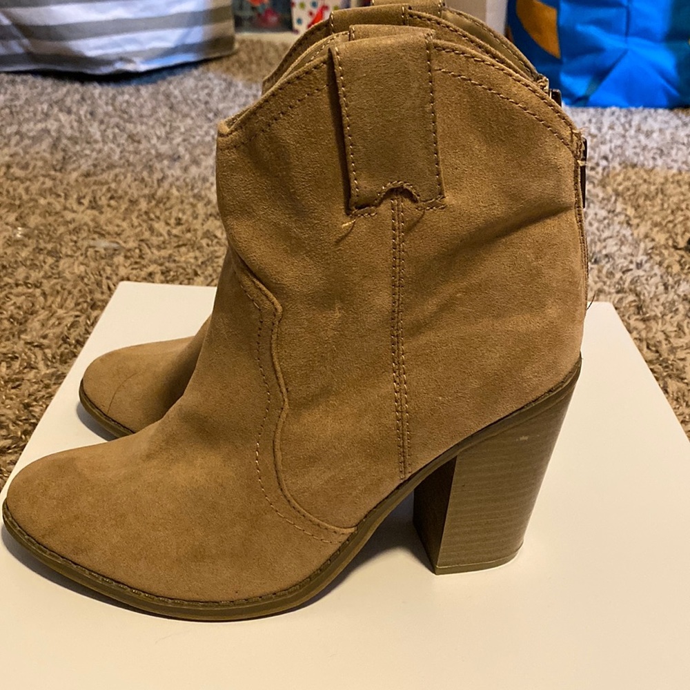 Merona Cowgirl Boots (7.5W)